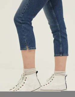 Capri Sway Slim Jeans