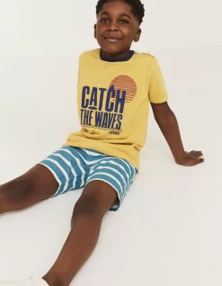 Catch The Waves Graphic T-Shirt