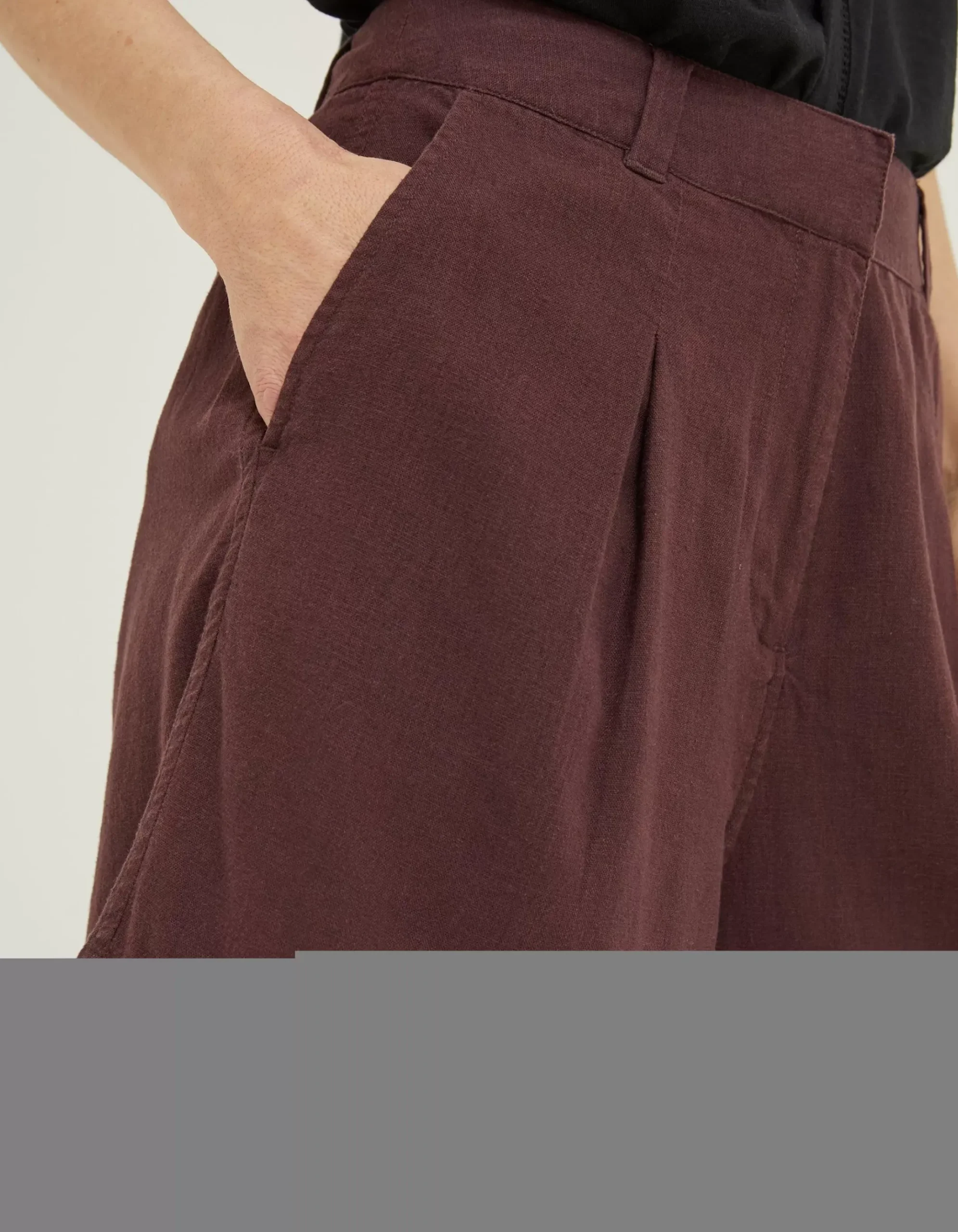 Deal A Line Linen Blend Short