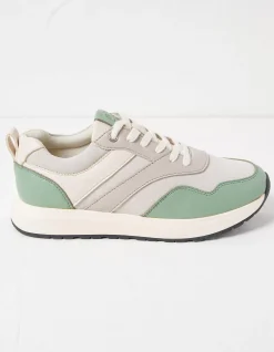 Nessa Trainer