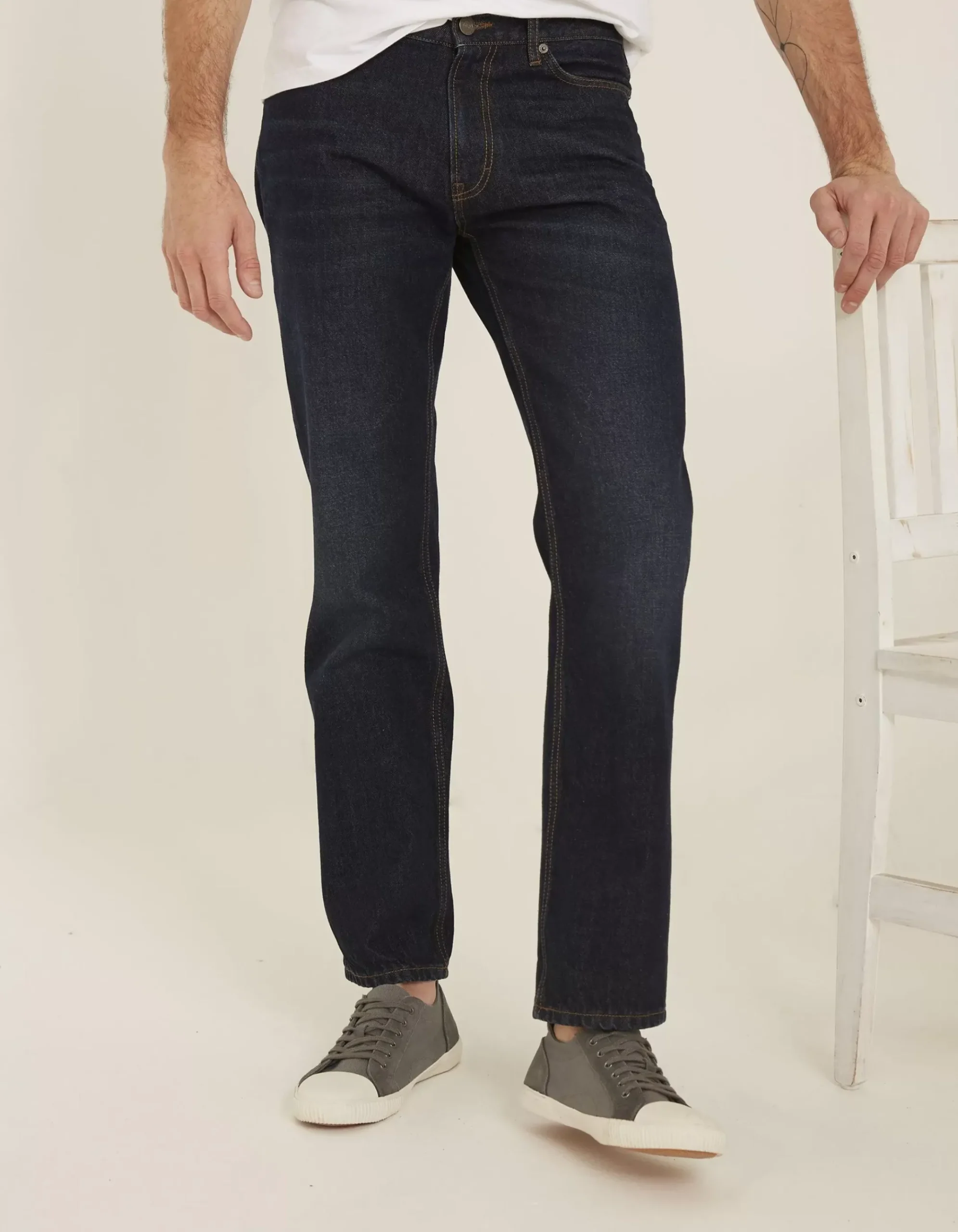 Straight Dark Vintage Wash Jeans