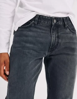 Straight Wash Jeans